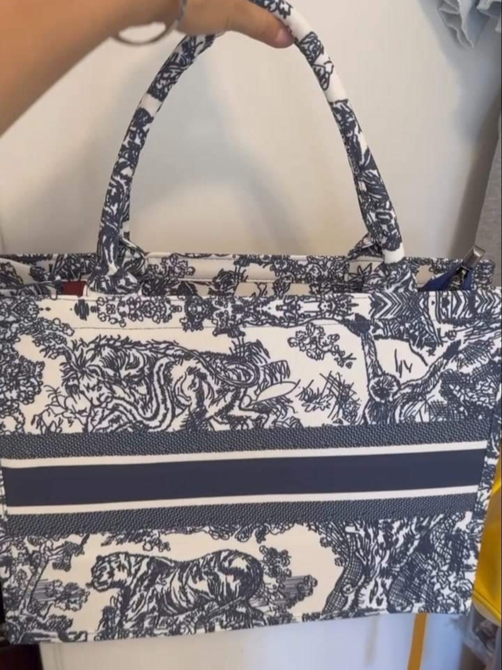 BRAND NEW NEVER WORN Elegant Toile French Prints Tote Bag Satchel Handbag - Picture 4 of 4